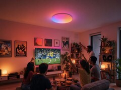 La lampada da soffitto SwitchBot RGBICWW offre effetti cromatici dinamici RGBIC