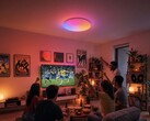 La lampada da soffitto SwitchBot RGBICWW offre effetti cromatici dinamici RGBIC