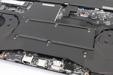 Le ventole MSI "Intraflow" spingono l'aria fresca attraverso un maggior numero di componenti interni tra le ventole