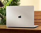 Secondo quanto riferito, Surface «Minos» sarà disponibile nelle finiture Nero e Platino; nell’immagine è raffigurato Surface Laptop 8.