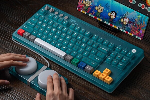 La tastiera meccanica Retro 87, edizione N64, viene fornita con due Super Button cablati.