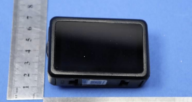 Un prototipo di DJI Osmo Action 6 dal retro. (Fonte: FCC)