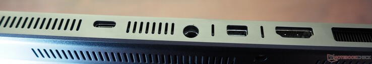 Posteriore: USB-C 4 (DP 2.1 & PD), DC-In, Mini-DisplayPort 2.1, HDMI 2.1