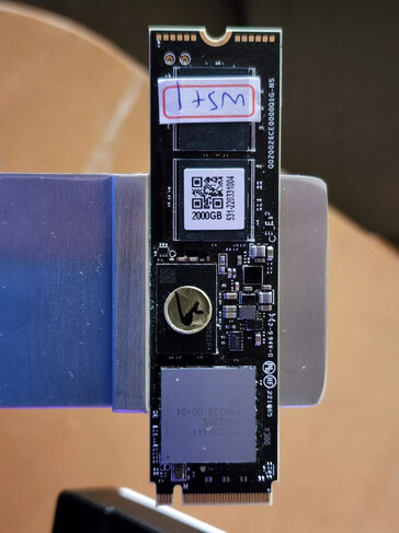Prototipo di SSD PCIe Gen5 NVMe con controller Phison E26 e NAND B58R a 232 strati di Micron. (Fonte: Tom's Hardware)