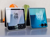 Samsung Galaxy Z Flip7 (destra) a confronto con Flip7 FE (sinistra)
