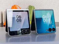 Samsung Galaxy Z Flip7 (destra) a confronto con Flip7 FE (sinistra)