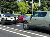 Cybertruck vs Rivian R1T (immagine: CTOwnersClub)