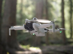 Il Mini 4 Pro rimane il più recente drone da 249 g di DJI. (Fonte immagine: DJI - modificato)