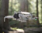 Il Mini 4 Pro rimane il più recente drone da 249 g di DJI. (Fonte immagine: DJI - modificato)
