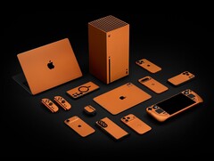 La skin Dbrand Cosmic Orange è disponibile per un&#039;ampia gamma di dispositivi. (Fonte: Dbrand)