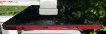 A sinistra: jack per cuffie da 3,5 mm, USB-C 2.0, slot microSD, USB-C 3.1 Gen 1 con DisplayPort