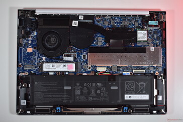 HP EliteBook 8 G1a 14: interni