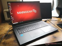 Maingear Vector Pro è ben 1,5 libbre più leggero del Razer Blade Pro e con prestazioni quasi identiche