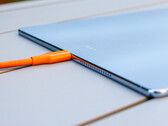 Il cavo USB è più spesso del tablet.