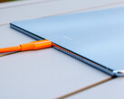 Il cavo USB è più spesso del tablet.