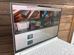 All'aperto (giornata luminosa, senza luce solare diretta)