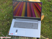 Lenovo IdeaPad 3 17ABA7 in recensione