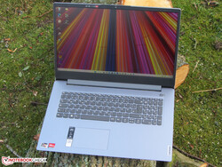 Lenovo IdeaPad 3 17ABA7 (82RQ003CGE). Unità di prova fornita da: