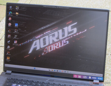 L'Aorus 16 X all'esterno.