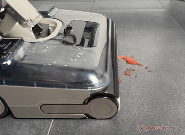 Una macchia di ketchup secca è rimasta anche dopo...