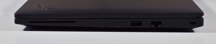 diritto: Lettore di smartcard, nanoSIM, USB-A 3.2 Gen 1, RJ45-Ethernet, slot Kensington Lock