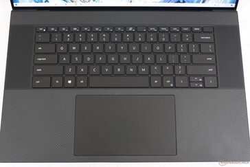 Esattamente la stessa tastiera e lo stesso clickpad dell'XPS 15 9500 con sostanzialmente nessuna differenza di dimensioni o di sensazioni