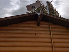Supporto standard per antenna parabolica da tetto.