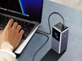 Il nuovo power bank UGREEN 200W 25.000mAh ha tre porte. (Fonte immagine: UGREEN)