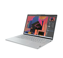 Lo Yoga Slim 7i Pro X in Cloud Grey. (Fonte: Lenovo)