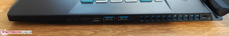 A destra: Thunderbolt 3, mini-DisplayPort, 2x USB-A 3.0, Kensington lock