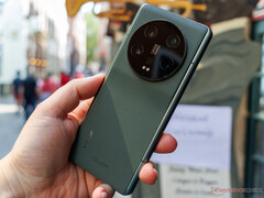 Lo Xiaomi 13 Ultra è arrivato in Europa nelle finiture Olive Green e Ultra Black. (Fonte: NotebookCheck)