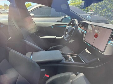2026 Model S aggiorna gli interni
