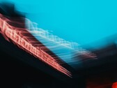 Sfocatura astratta dell'insegna del National Theatre di Londra (Fonte immagine: Samuel Regan-Asante via Unsplash)