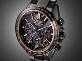 La collezione Light in Black di Citizen comprende un orologio Attesa Satellite Wave GPS