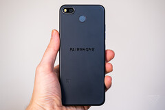 Il Fairphone 3 Plus. (Fonte: The Verge)