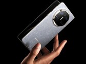Apple secondo quanto riferito, lancerà il suo primo telefono pieghevole nel 2026 per competere con modelli del calibro di Huawei Mate X6, qui raffigurato. (Fonte: Huawei)