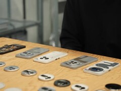 I prototipi di Nothing Phone (3a) mostrati dall'azienda. (Fonte: Eyal-M su Reddit)