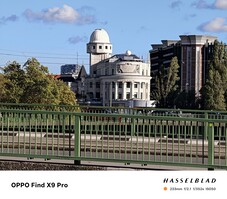 Oppo Find X9 Pro con teleconvertitore zoom 10x