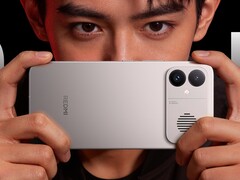 Il Redmi K90 Max combina il raffreddamento attivo con la resistenza alla polvere e all'acqua classificata come IP66, IP68 e IP69.