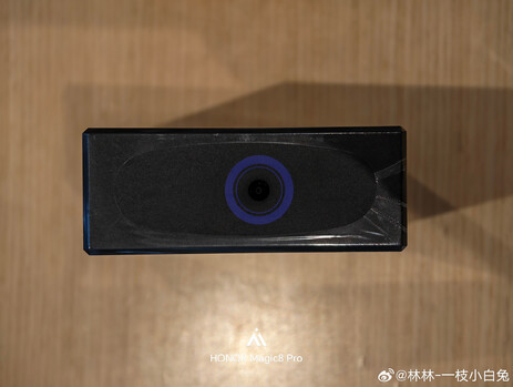 Il connettore DC sulla parte superiore del caricabatterie Honor Win 360W