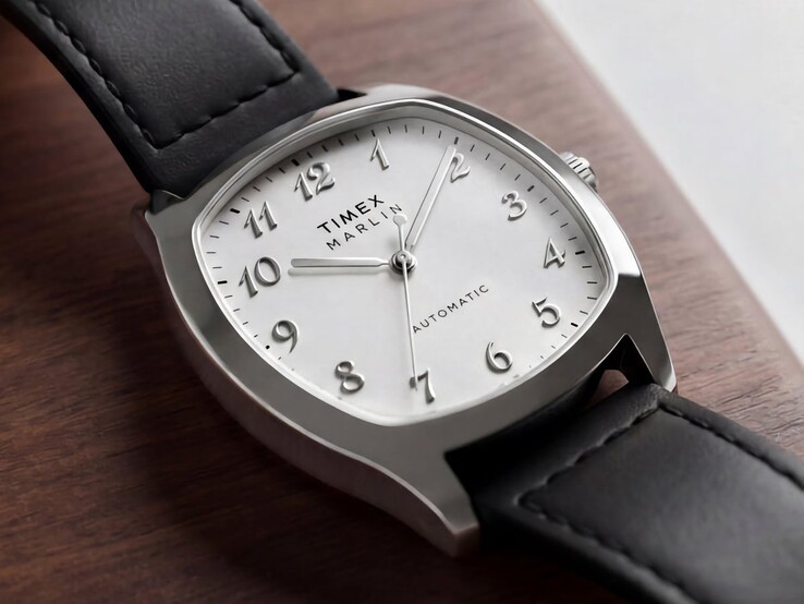 Timex Marlin Chatham Automatic con cassa a cuscino color argento, quadrante bianco, numeri arabi color argento e cinturino in pelle nera