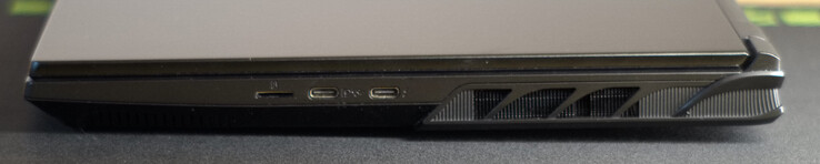 lettore di schede microSD, USB tipo C con DisplayPort e PowerDelivery, USB tipo C con Thunderbolt, DisplayPort e PowerDelivery