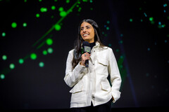 La CEO di Xbox Asha Sharma durante una presentazione di Xbox.