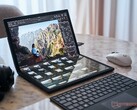 Apple si dice che stia progettando un MacBook nello stile dell'Asus Zenbook 17 Fold. (Immagine: Notebookcheck)