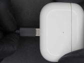 Gli AirPods USB-C ufficiali potrebbero essere in arrivo. (Fonte: Ken Pillonel via YouTube) 