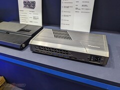 La GPU esterna R3GAF di Minisforum si basa sulla RX 7600M XT e offre un notevole aumento delle prestazioni ai mini PC e ai palmari. (Fonte: TechPowerUp)