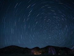 Il cielo notturno è un luogo dove tutti noi possiamo esplorare i grandi misteri della fisica. (pexels.com / InstaWalli)