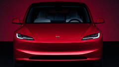 La Model 3 Highland facelift nel nuovo colore Flame Red (immagine: Tesla)