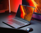 L'Alienware m18 R1 con la GPU RX 7900M è tra i pochi portatili da gioco con schede AMD. (Fonte immagine: NotebookcheckReviews su YouTube)