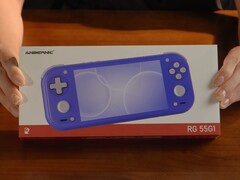 L’Anbernic RG 55G1 sarà disponibile in tre colori, tra cui l’indaco.